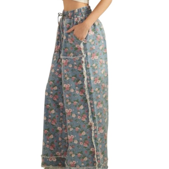 Sage + Fig Wide Leg Boho Elastic Waist Floral Denim Frayed Accents - Picture 3 of 3